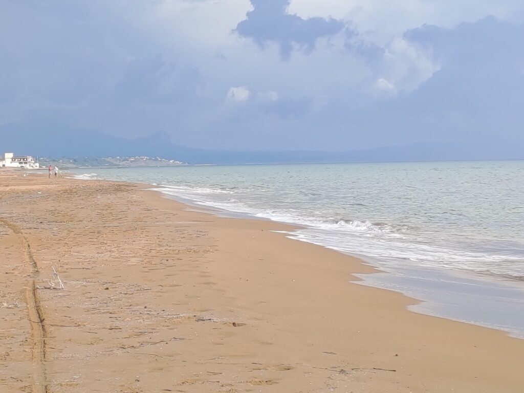 Der lange Strand von Triscina