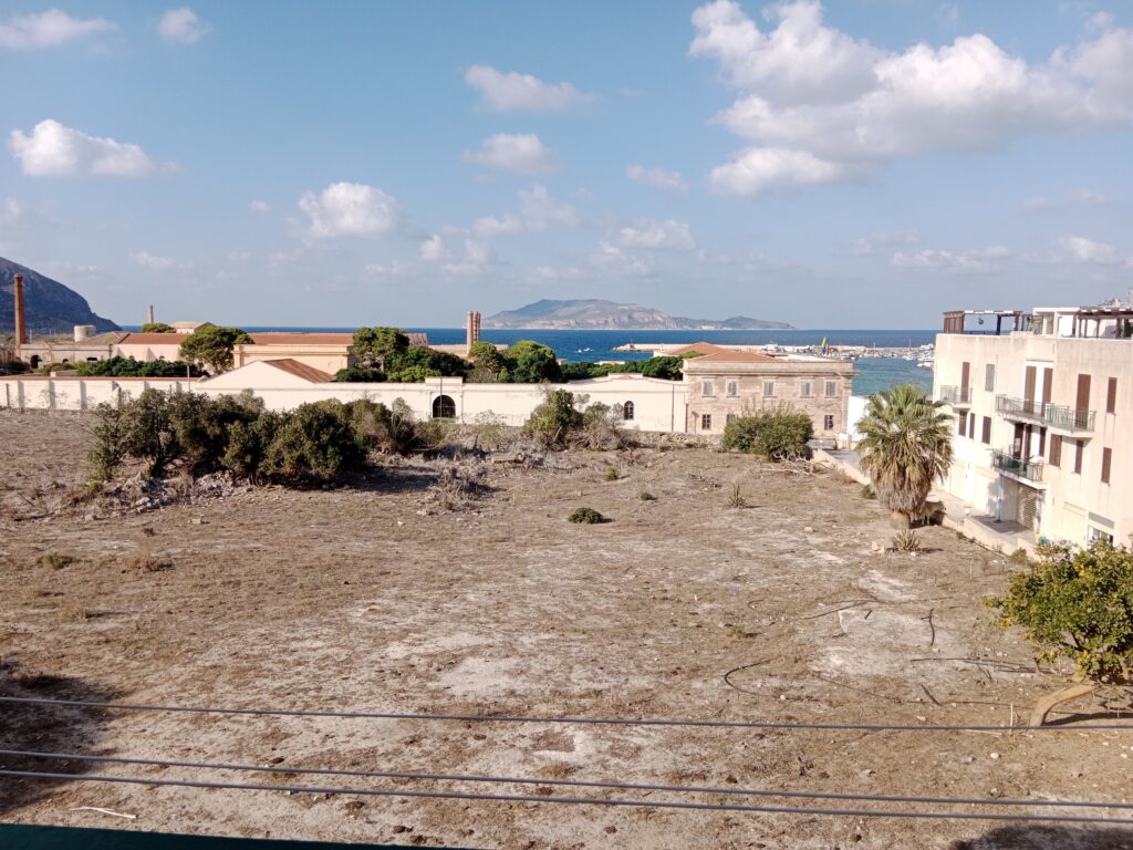 Blick vom Balkon zur Insel Levanzo