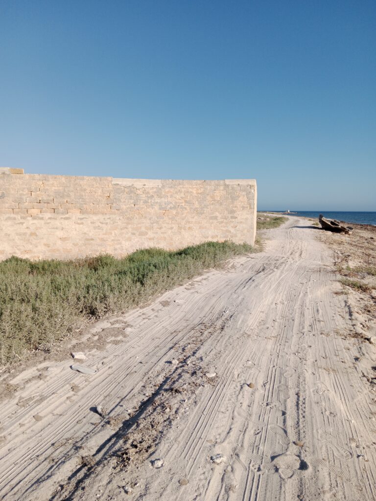 Gebäude zum renovieren direkt am Strand in Petrosino