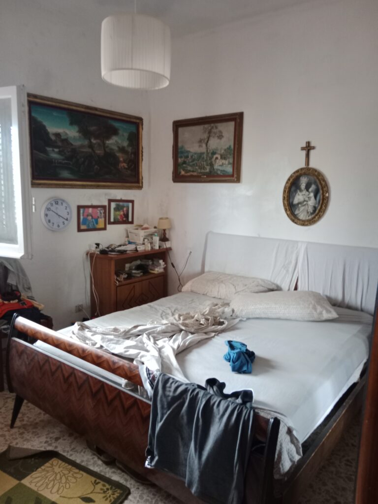 Schlafzimmer 1