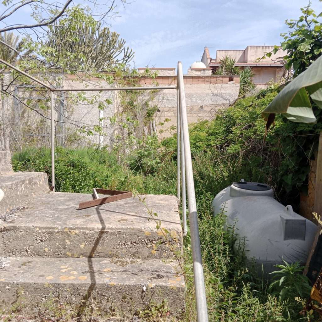 Zugang zum Dach und Garten hinter dem haus