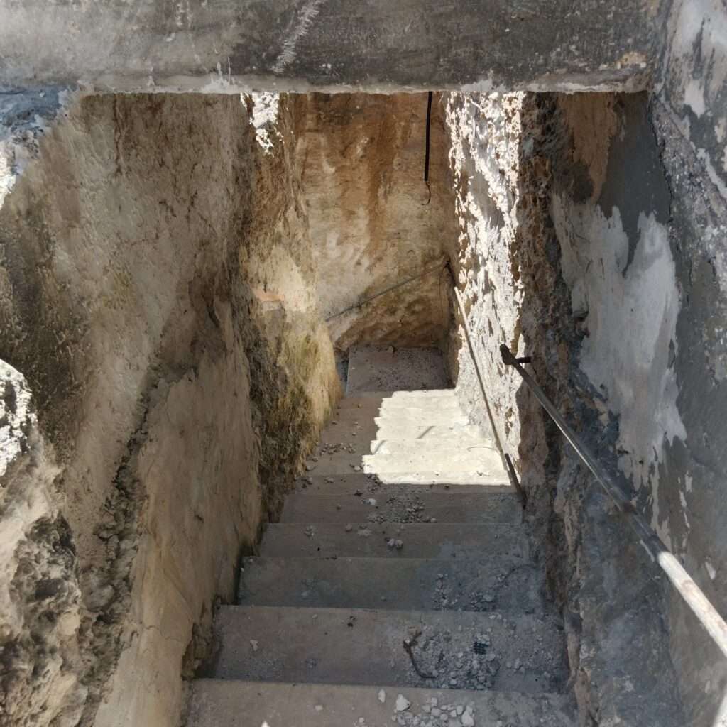 Treppenabgang zum Steinbruch