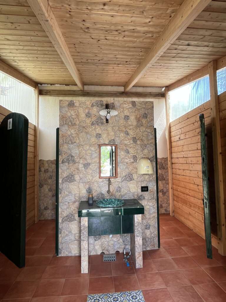 Toiletten beim Pool