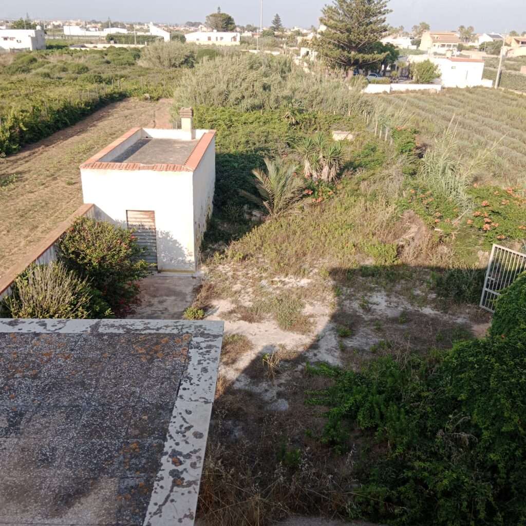 Backhaus und hinteres Grundstück