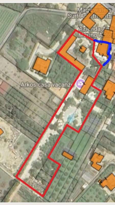 Lageplan, im blau markierten Bereich befindet sich das Haupthaus