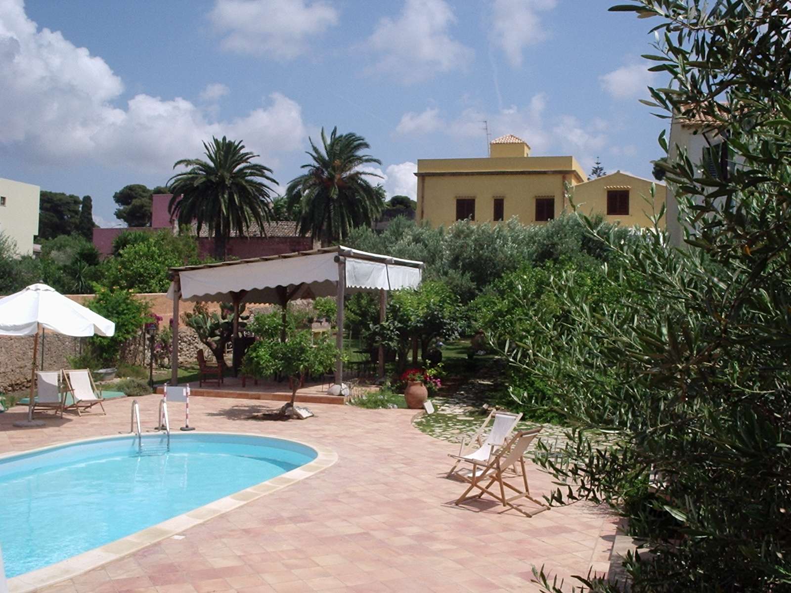 Agriturismo mit vier Apartments in Paceco