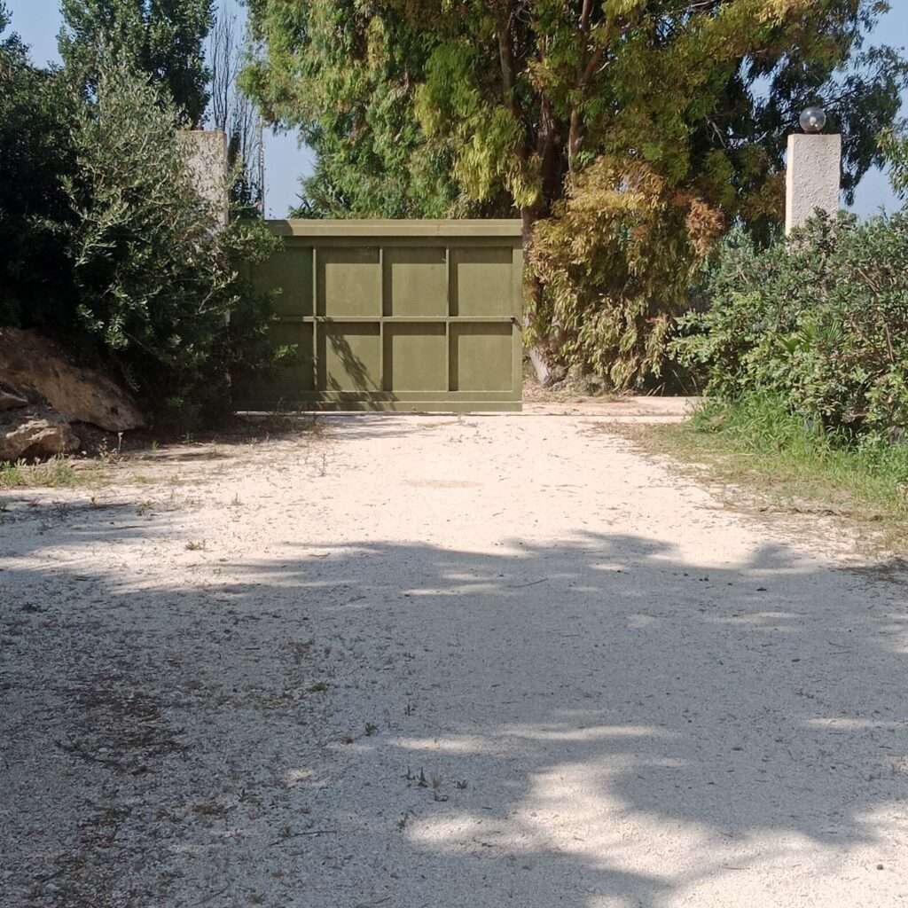 Zweites Einfahrtstor