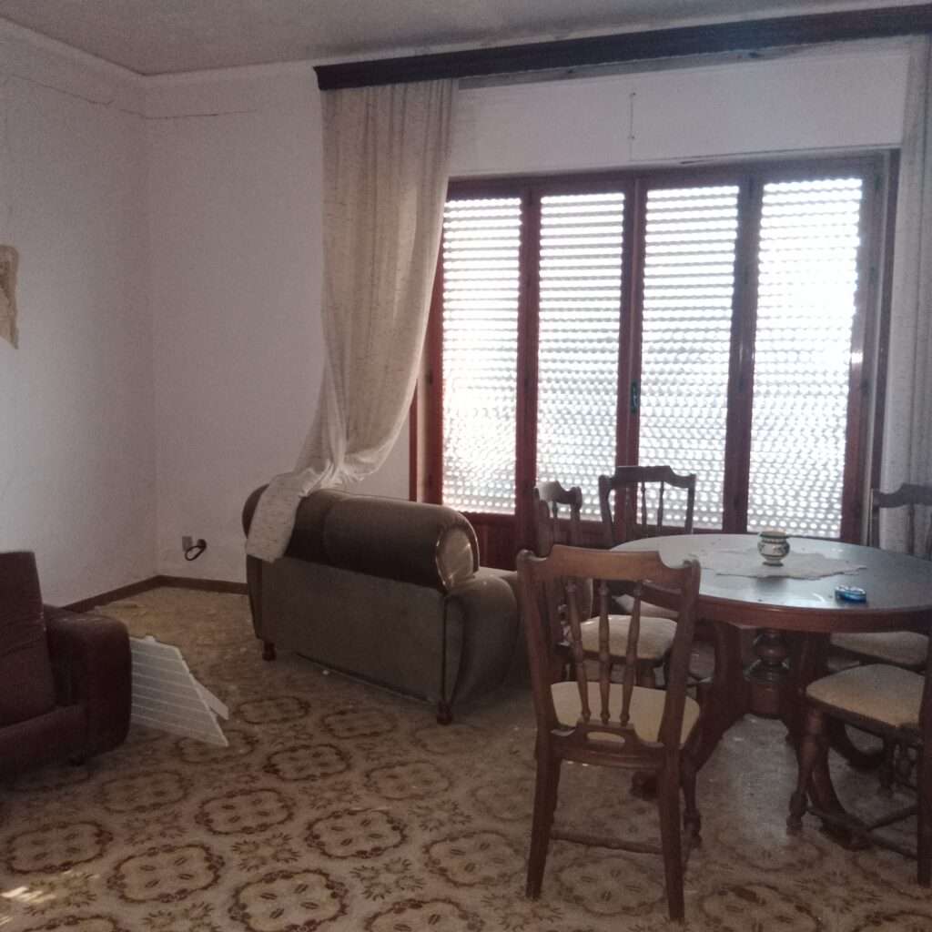 Wohnung links