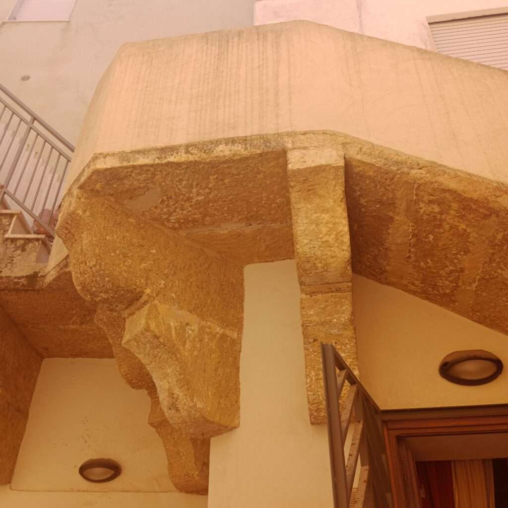 Treppenaufgang über den Eingängen der Apartments