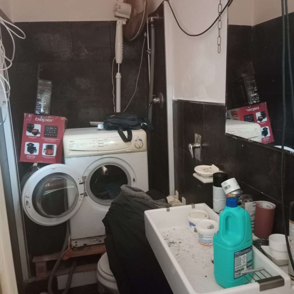 Bad neben Schlafzimmer vorne
