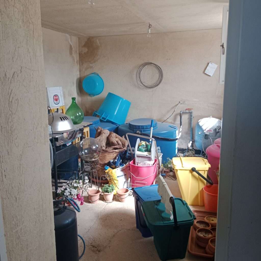Abstellraum neben Garage