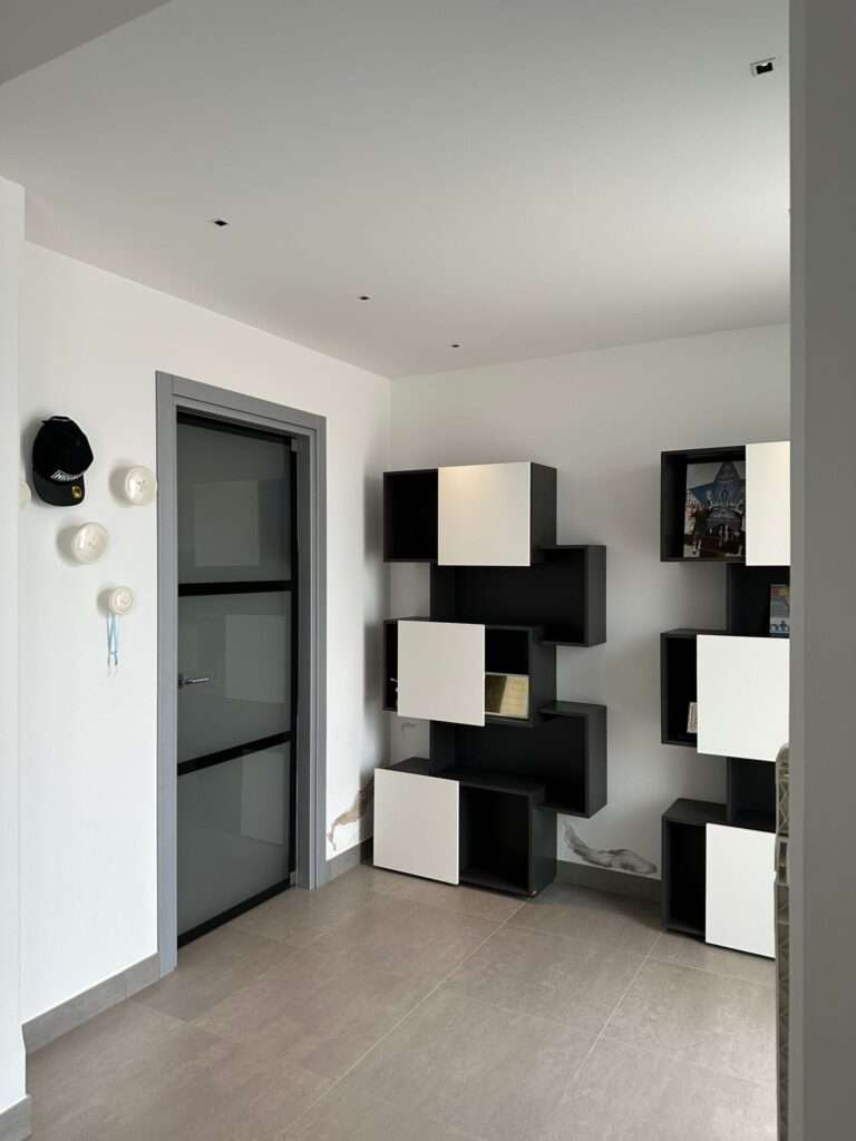 Eingang großes Apartment und Zugang zur Waschküche