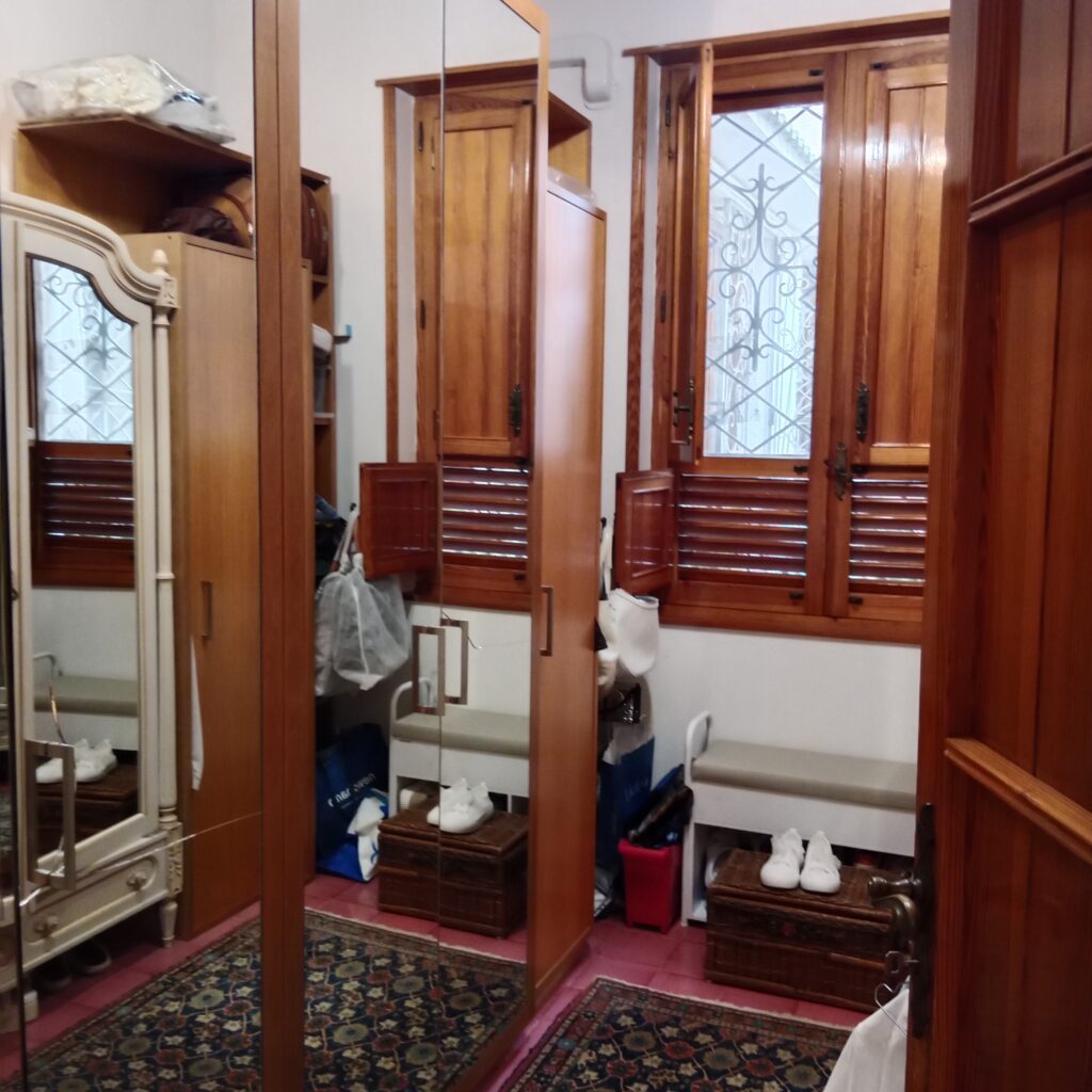 Schlafzimmer / Ankleide unten