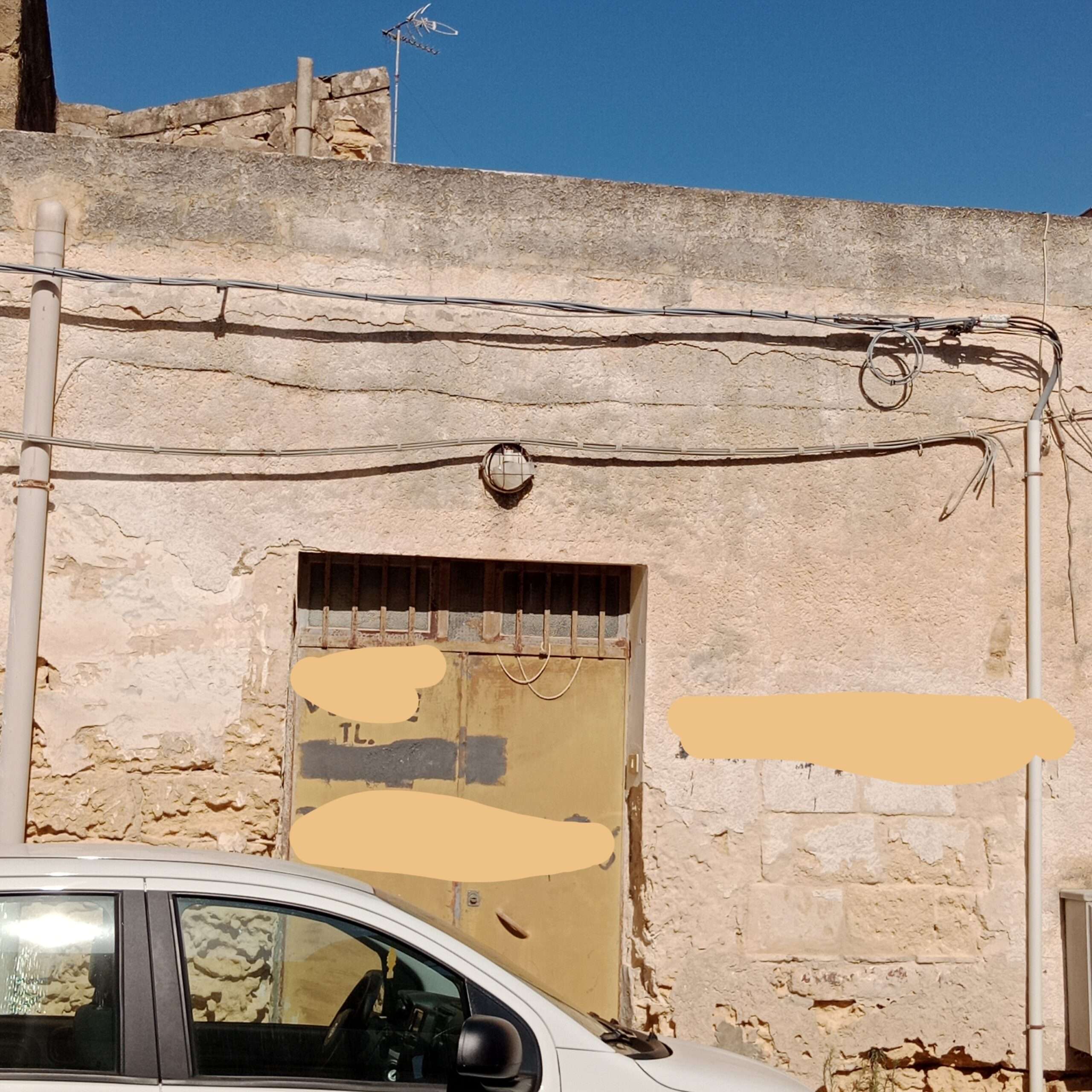 Kleines Lagerhaus zum Renovieren im Zentrum von Mazara