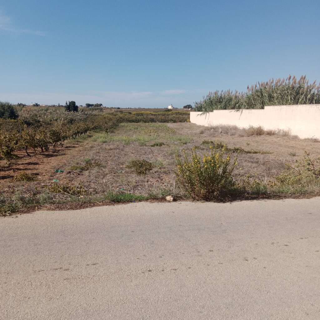 Kleines Grundstück nahe am Strand von Petrosino