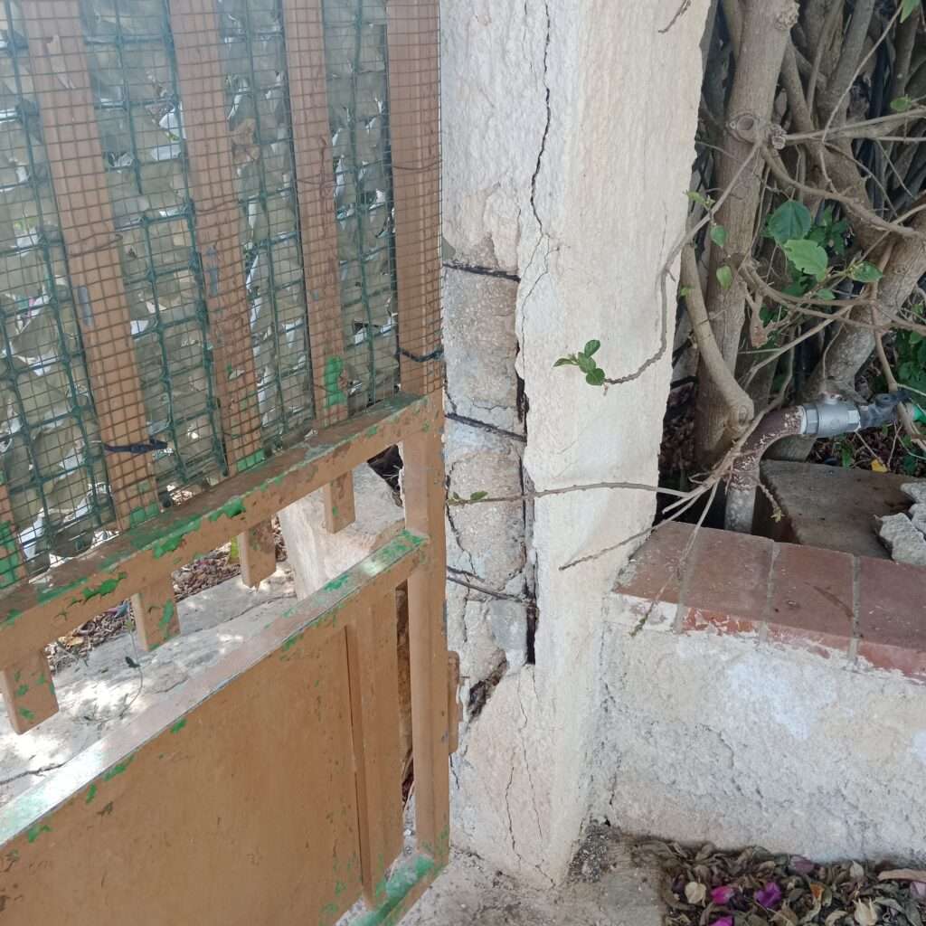 Schaden am Eingangstor zum Grundstück