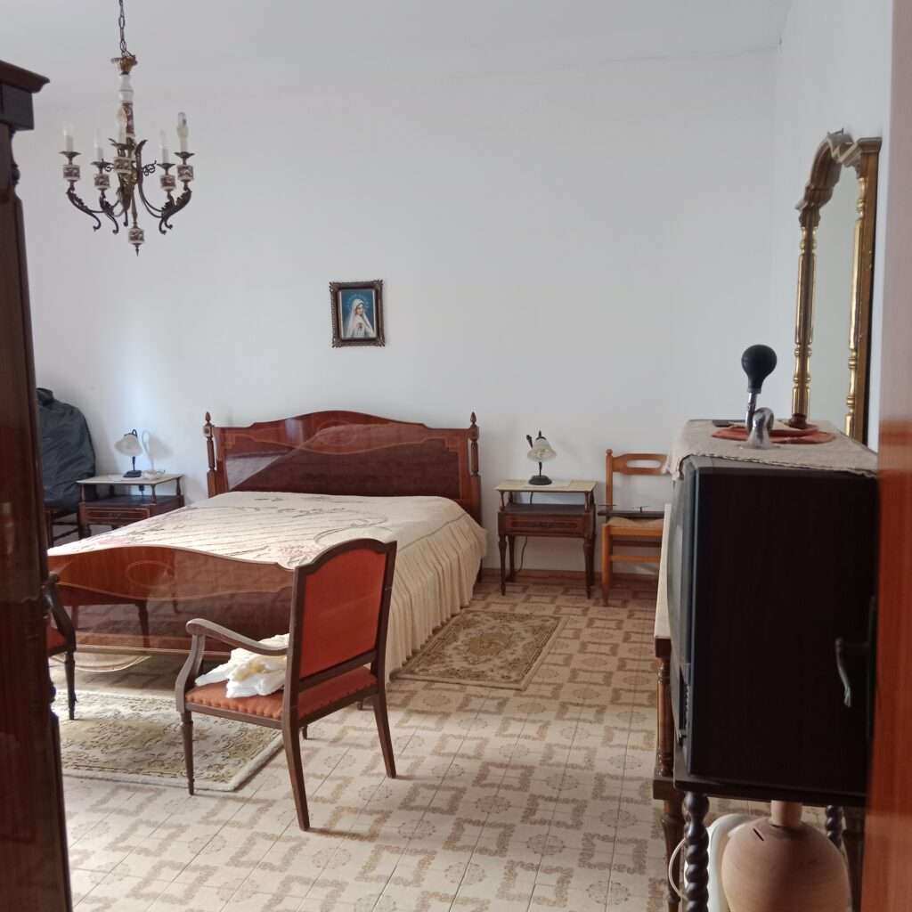 Schlafzimmer 1