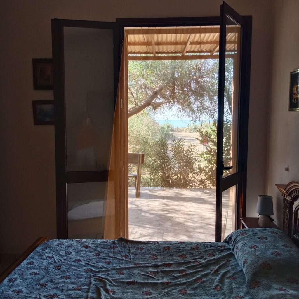 Schlafzimmer mit Blick zum Meer
