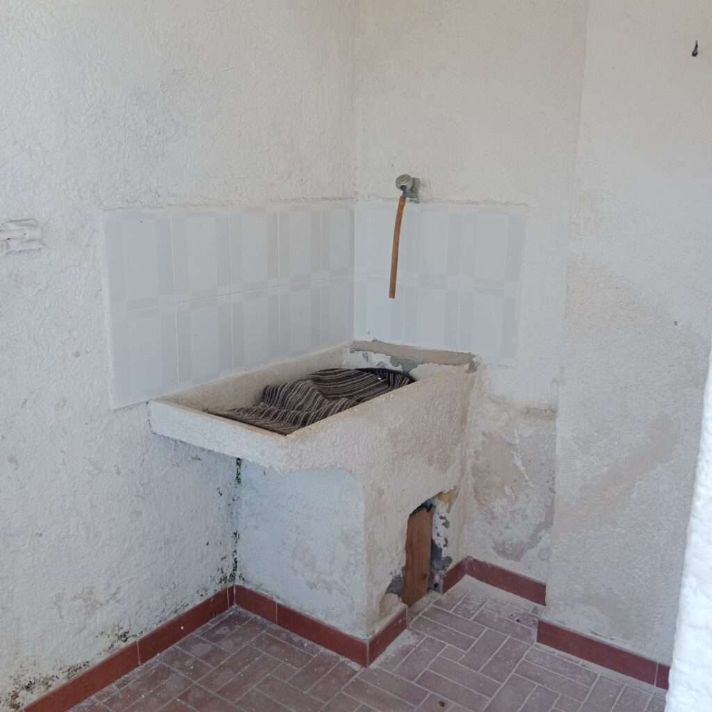 Handwaschbecken auf Balkon