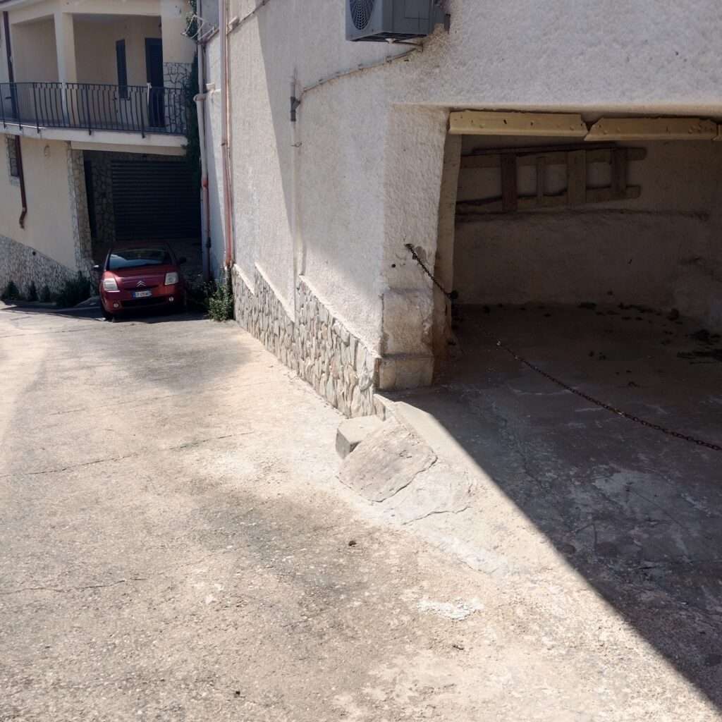 Stellplatz neben dem Haus