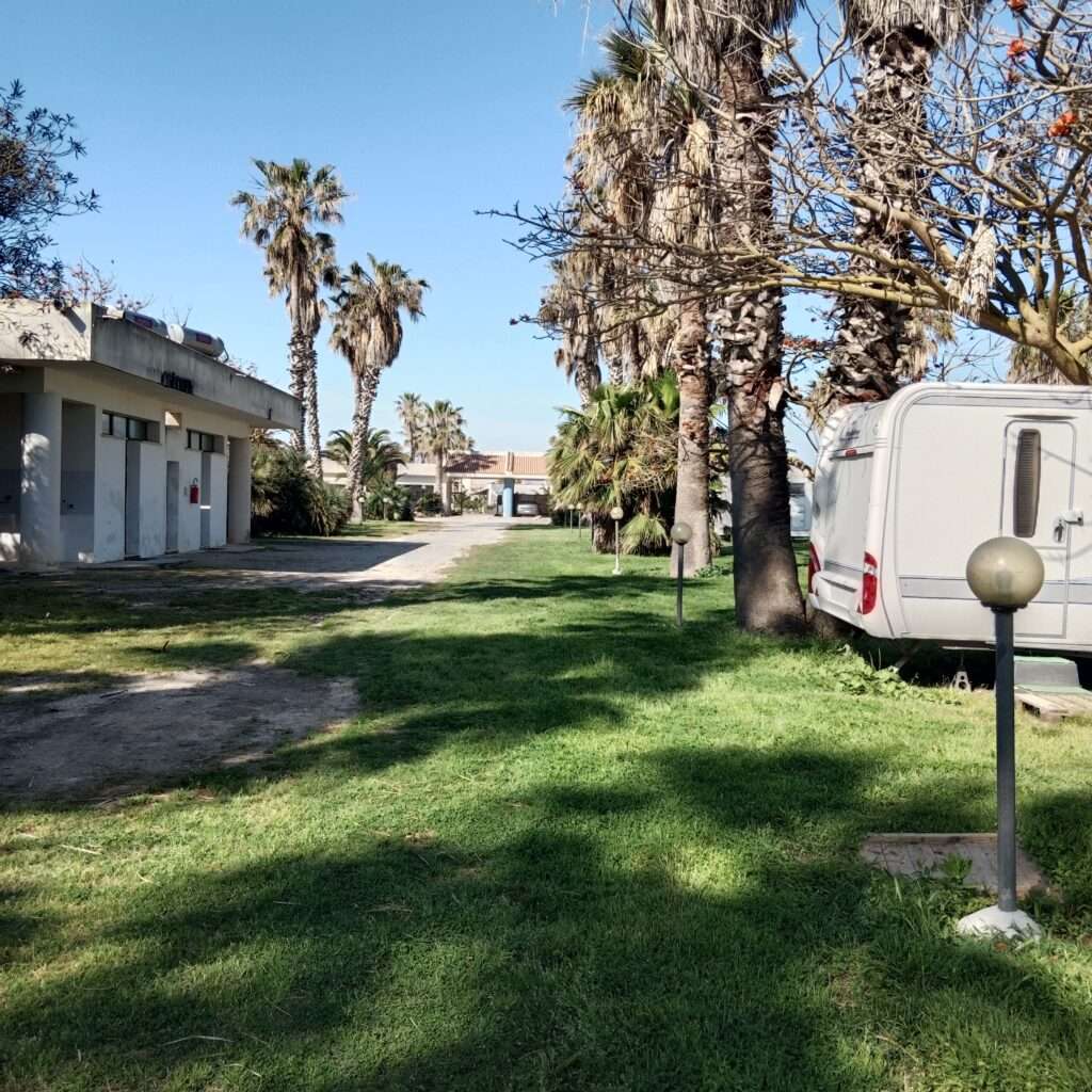 Sanit&auml;ranlage und Stellpl&auml;tze