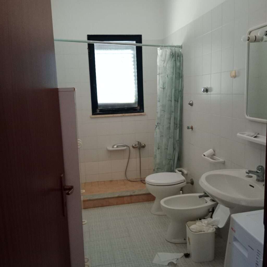 Bad im gro&szlig;en Apartment