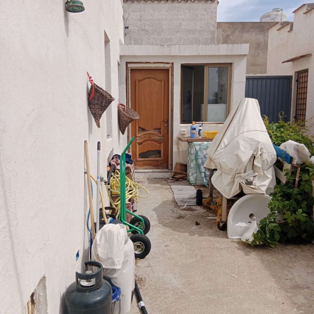 Zweiter Eingang zum Apartment hinter dem Haus