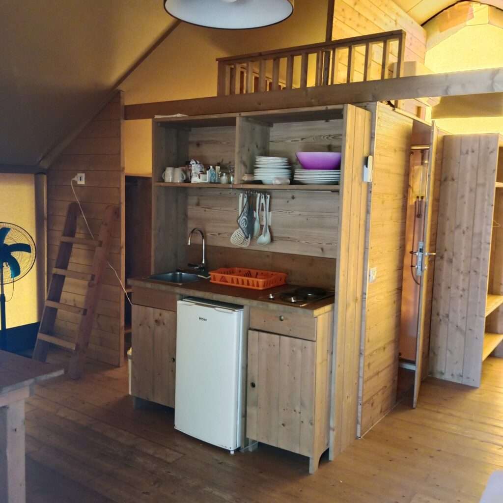 K&uuml;che  im Glampingzelt 