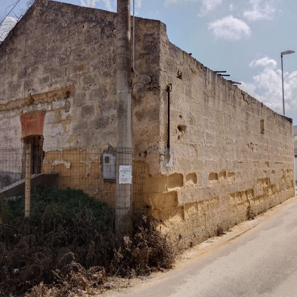 Lager von der Straßenseite aus gesehen