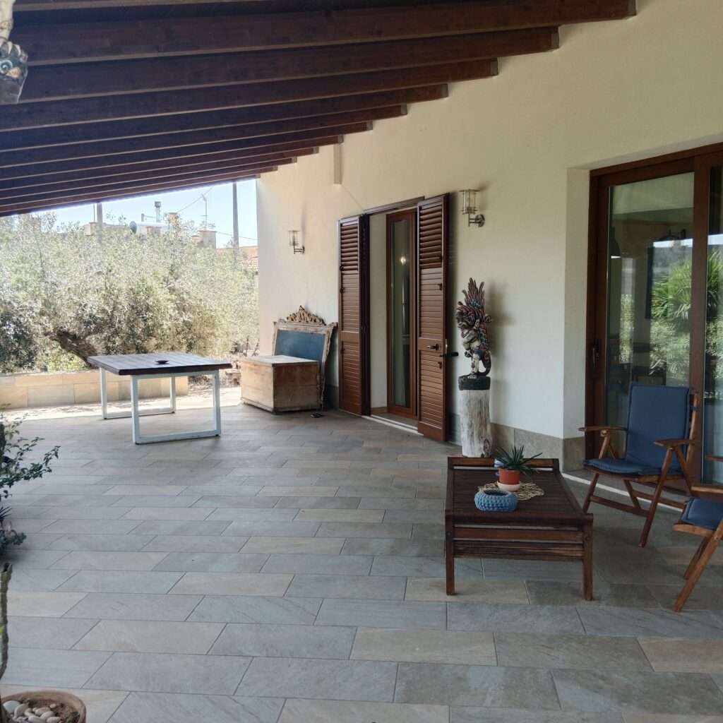 &Uuml;berdachte Veranda