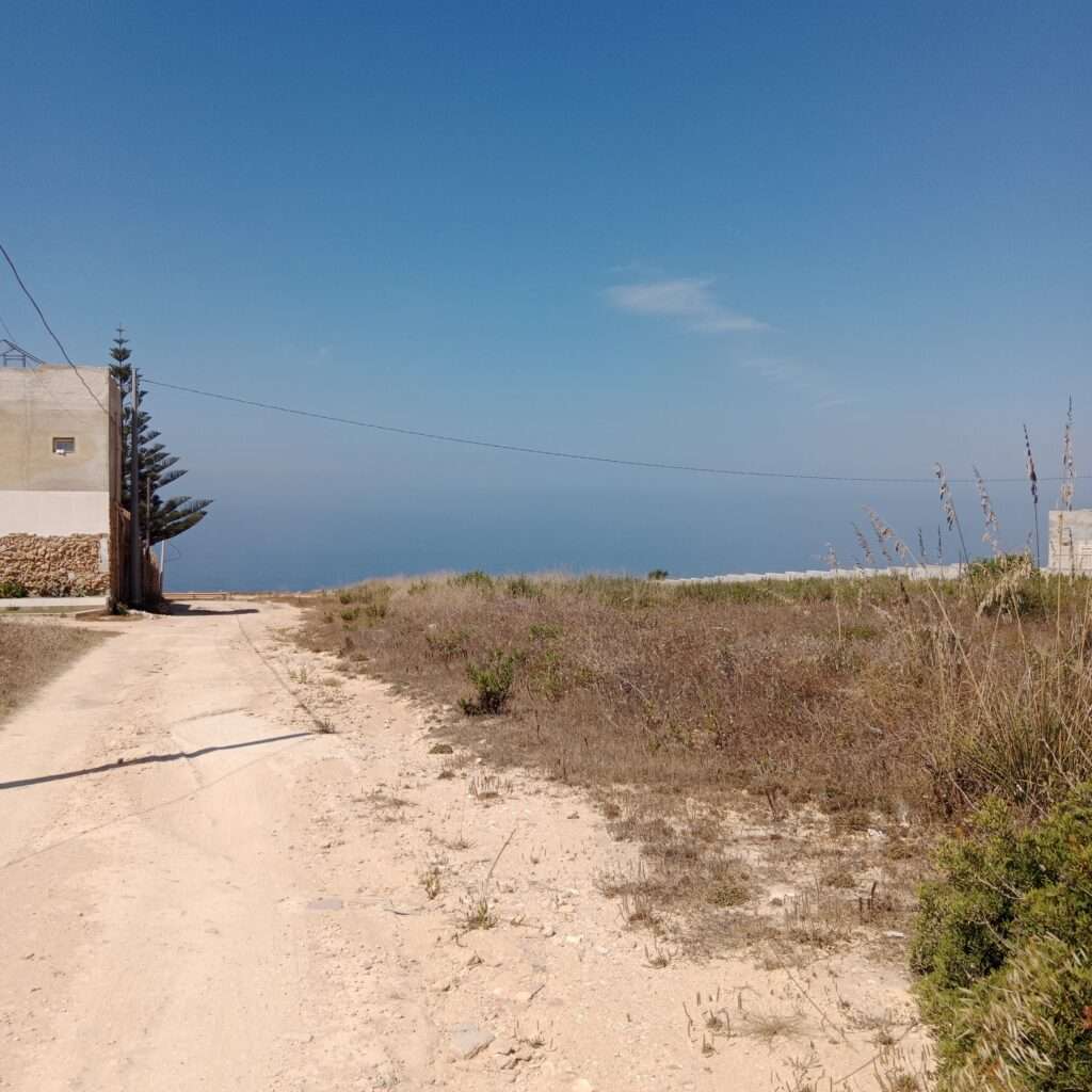 Weg zur Straße und zum Meer