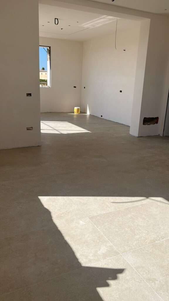 Wohnküche mit angrenzendem Wohnzimmer