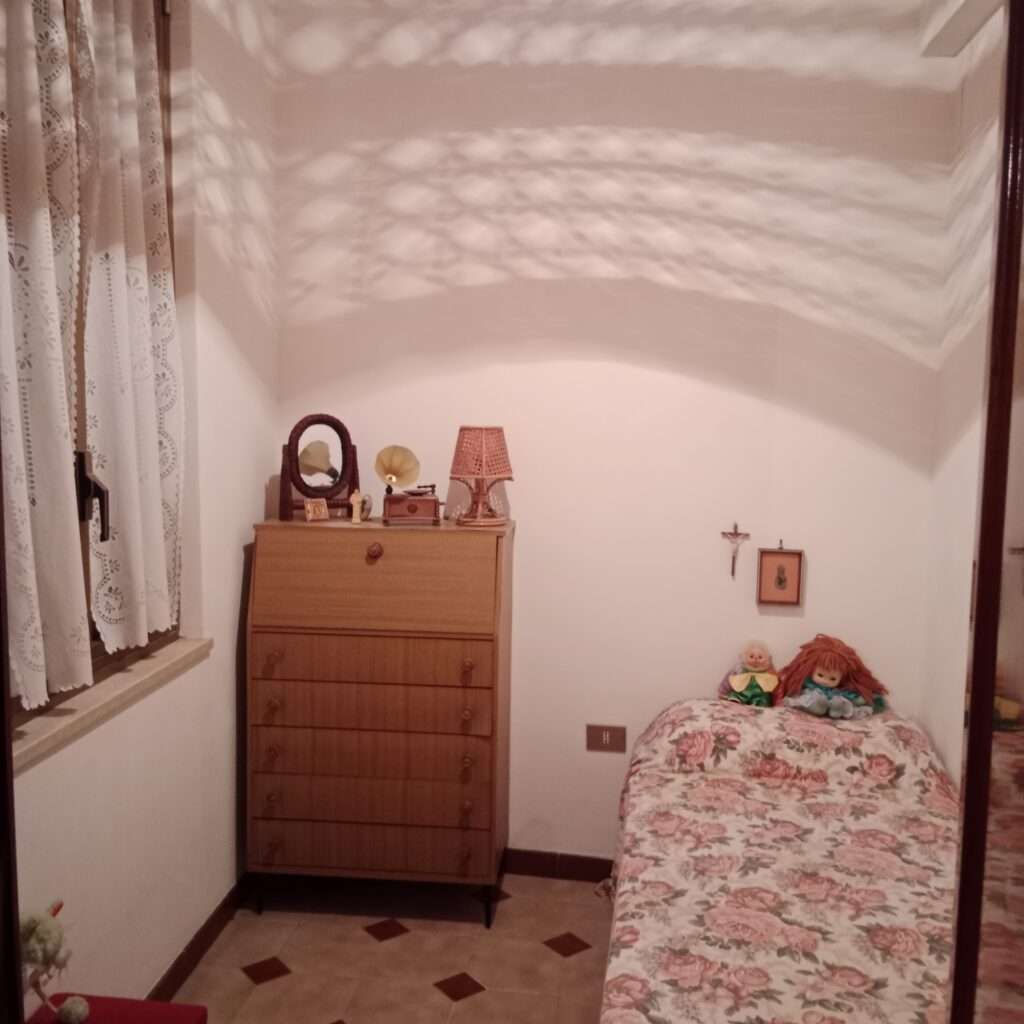 Schlafzimmer neben Wohnzimmer