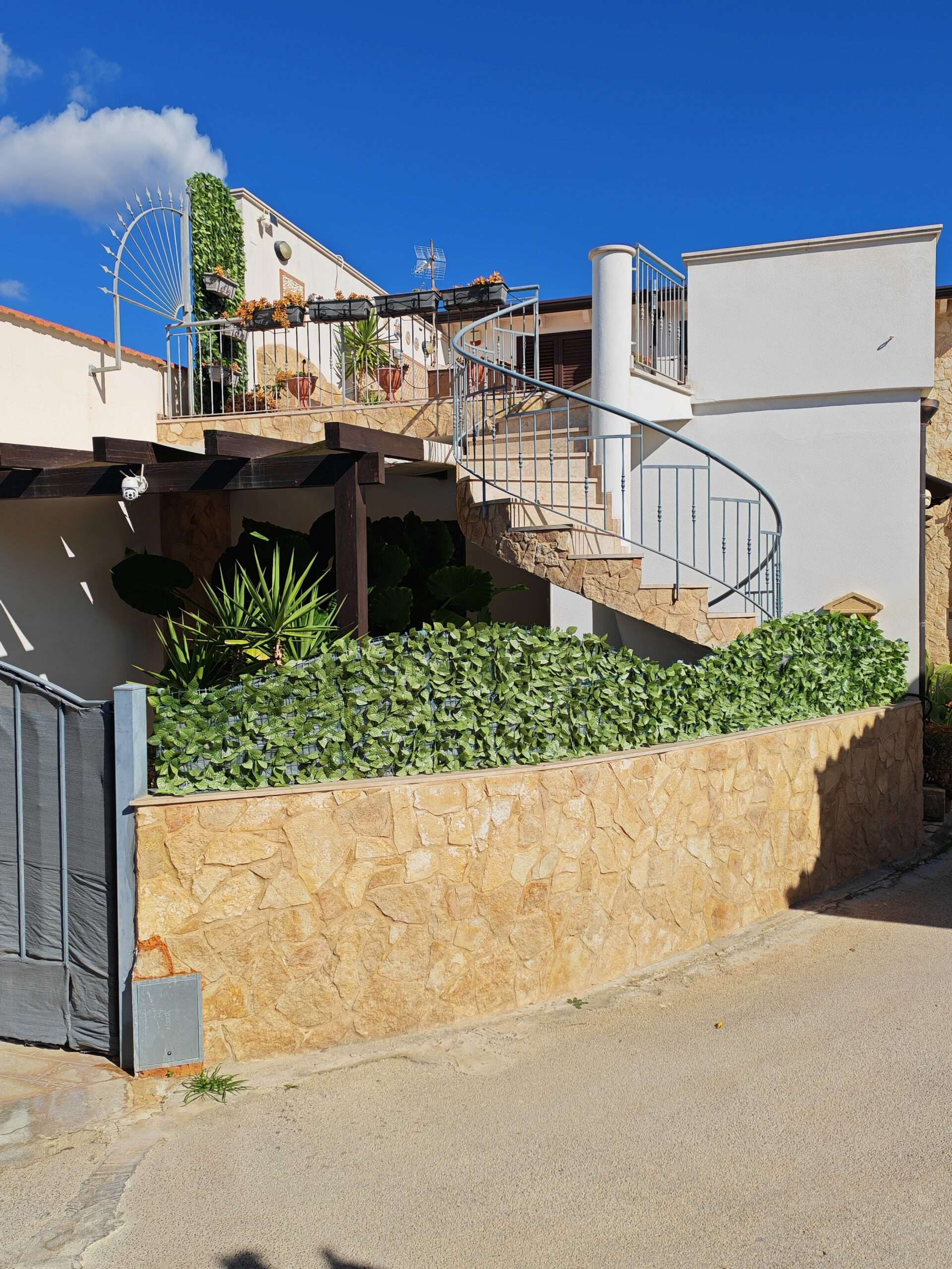 Haus mit Mansarde & Panoramadachterrasse in Petrosino