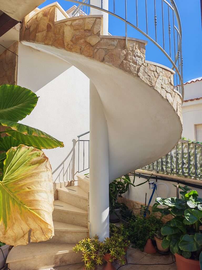 Wendeltreppe zur Mansarde